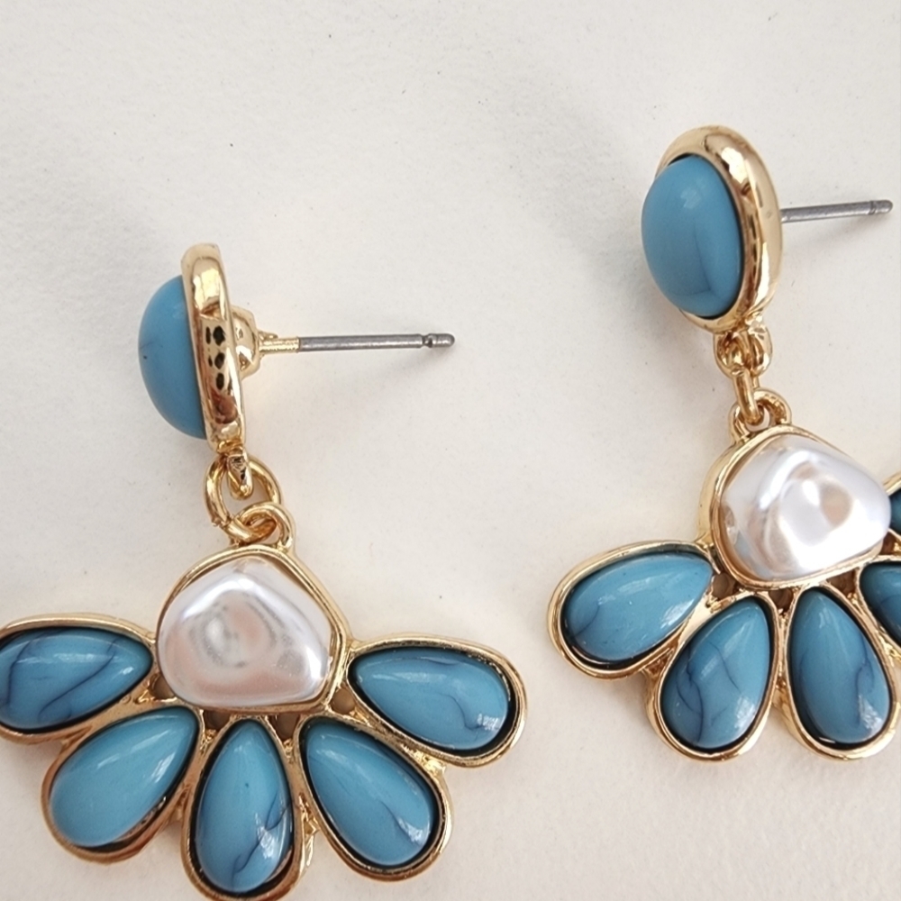 NEW Floral Abstract Turquoise Stone Pearl Embellished Small Dangle Earri… - Picture 6 of 7